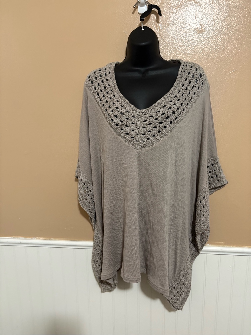 Knox Rose Large Gauzy Top Crochet Detail New With Tags
